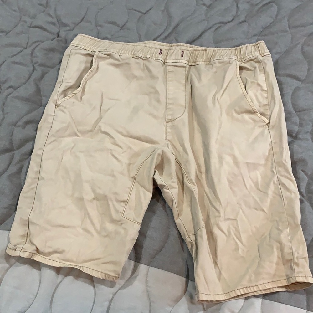 Bullhead tan cargo shorts